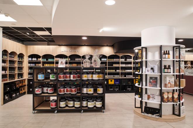 Aménagement personnalisé, mobilier sur mesure, design intérieur, espace de travail, stockage optimisé, zones de service, ergonomie,  matériaux durables, espaces de réunion, zones de stockage, mobilier urbain, espaces de coworking, mobilier industriel, espaces de vente, mobilier de bureau, espaces de production, mobilier extérieur, espaces de loisirs, mobilier de magasin.