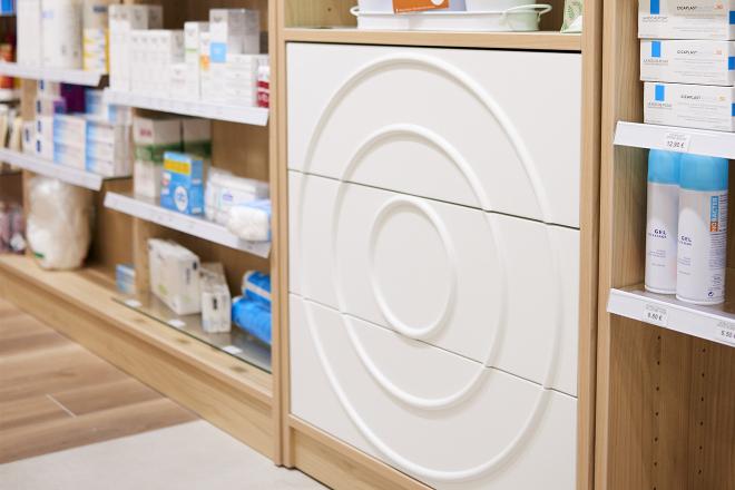 agencement pharmacie blanc bois