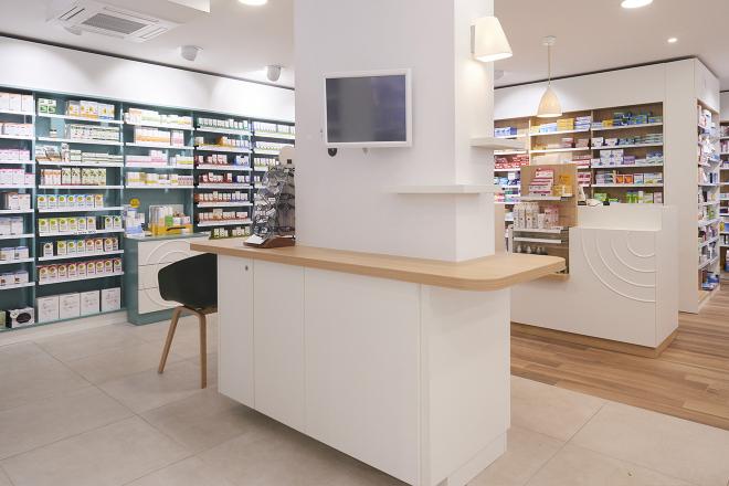 agencement pharmacie blanc bois