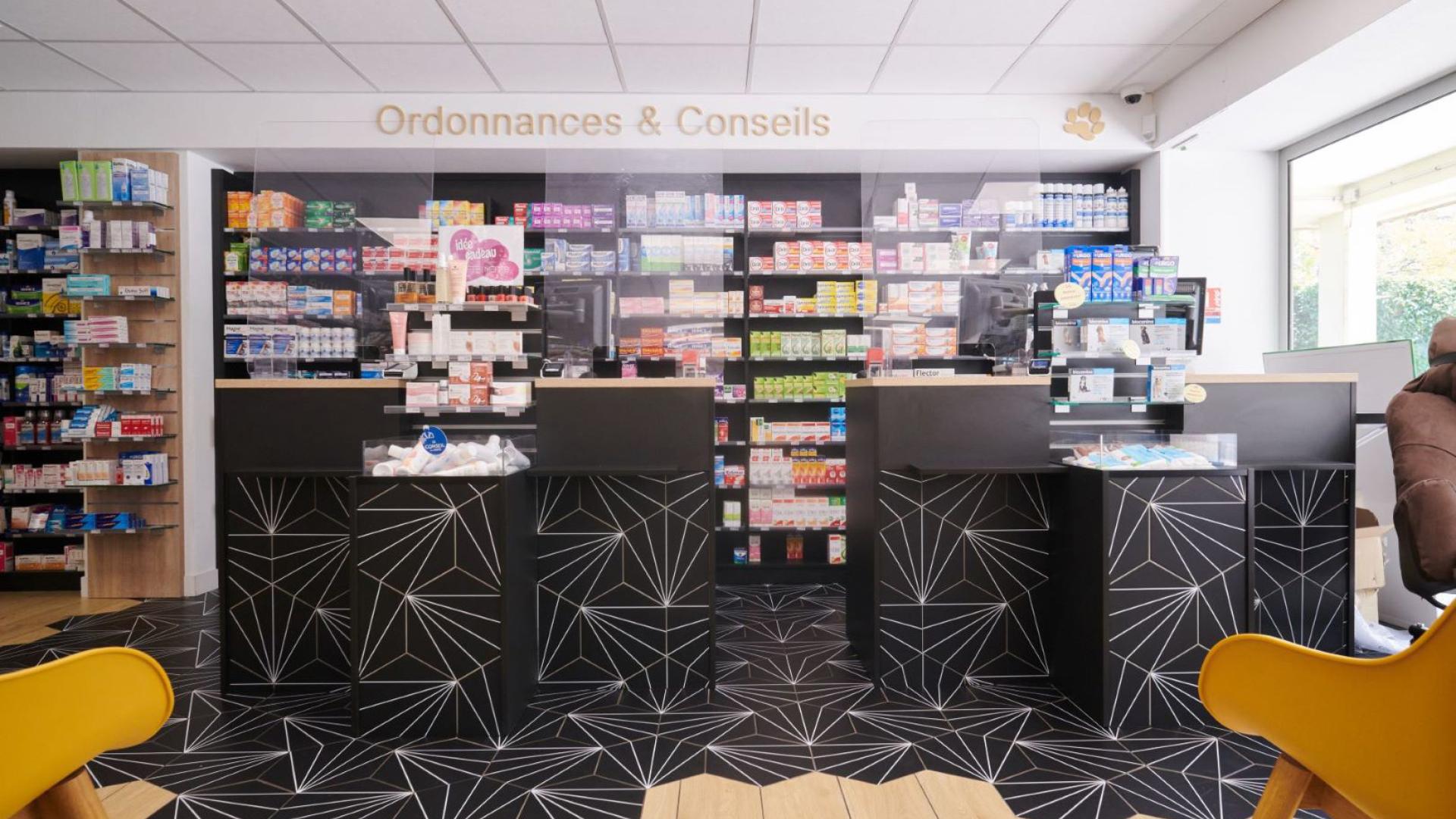 relooking agrandissement pharmacie création agencement transfert jbcc agenceur made in France