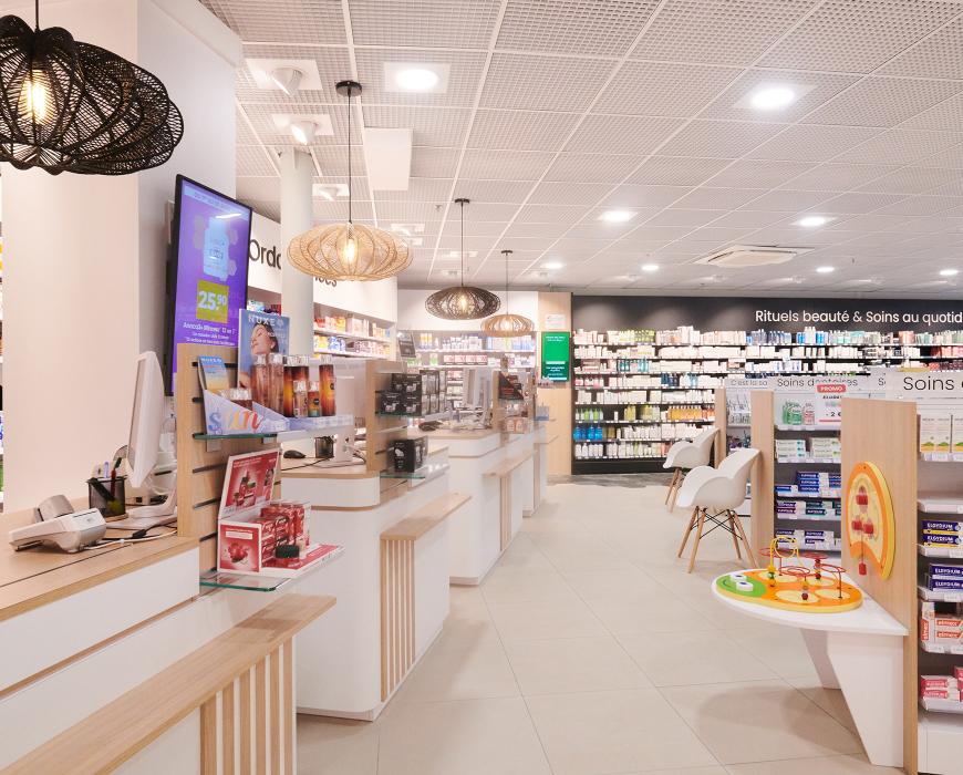 création mobilier transfert aménagement réagencement agencement aménagement relooking bois métal espace enfant maman bébé beauté nature soins bio espaces confidentiels cabine essayage vaccination pharmacie officine surface de vente espace d'attente back office orthopédie comptoir linéaires décoration travaux jbcc agenceur jbcc agencement