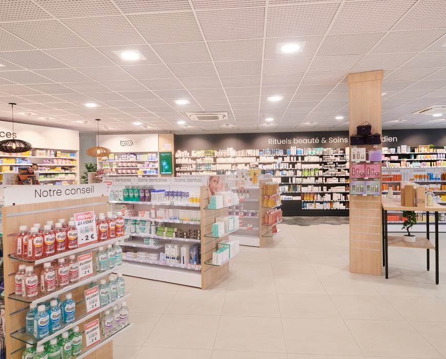 création mobilier transfert aménagement réagencement agencement aménagement relooking bois métal espace enfant maman bébé beauté nature soins bio espaces confidentiels cabine essayage vaccination pharmacie officine surface de vente espace d'attente back office orthopédie comptoir linéaires décoration travaux jbcc agenceur jbcc agencement