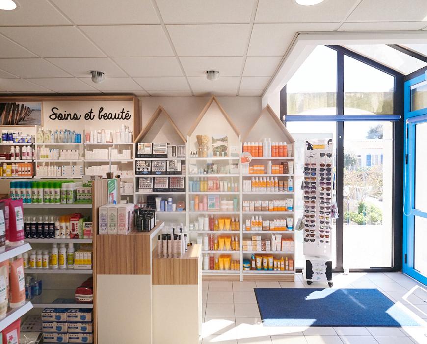 pharmacie ambiance calme confortable touche bambou harmonie décoration mobilier agencement