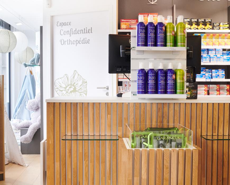 meubles sur mesure pharmacie agencement jbcc moderne tendance coloré