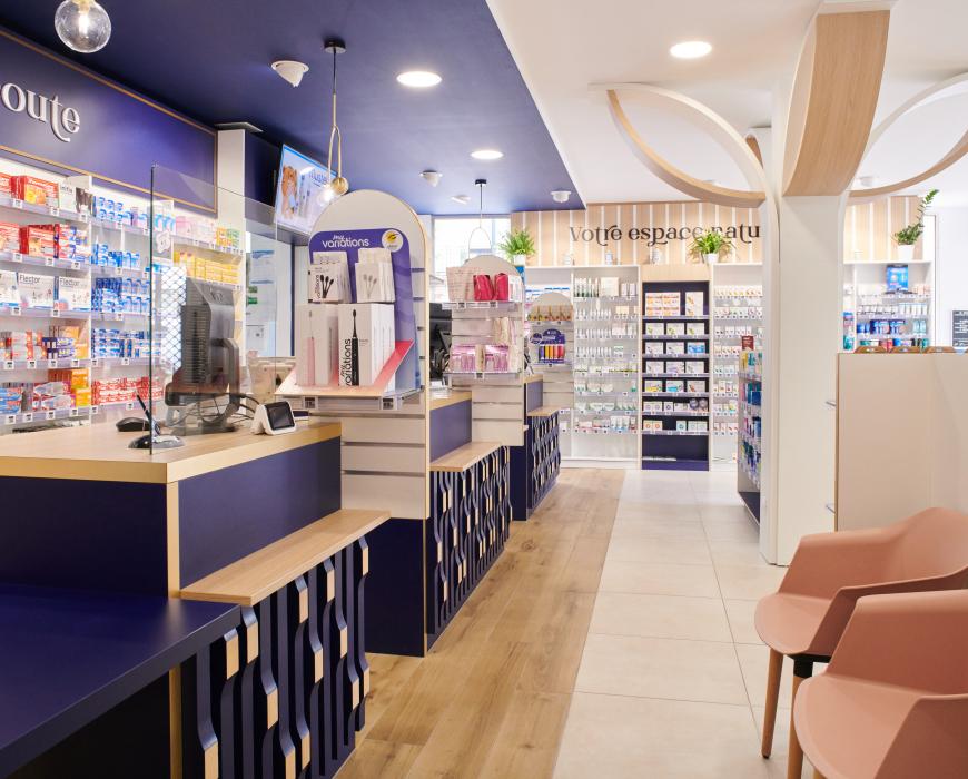 , linéaires de pharmacie, décoration intérieure, travaux en pharmacie, JBCC Agenceur, JBCC Agencement, agencement de pharmacie, design de pharmacie, mobilier de pharmacie, architecture commerciale, pharmacie moderne, conception de pharmacie, aménagement de pharmacie, bois écologique, Made in France, Sautron, pharmacie Nantes, mobilier sur mesure, pharmacie 2024, agencement professionnel, innovation en pharmacie, équipe professionnelle, expert en agencement, projet de pharmacie, fabrication française, parten