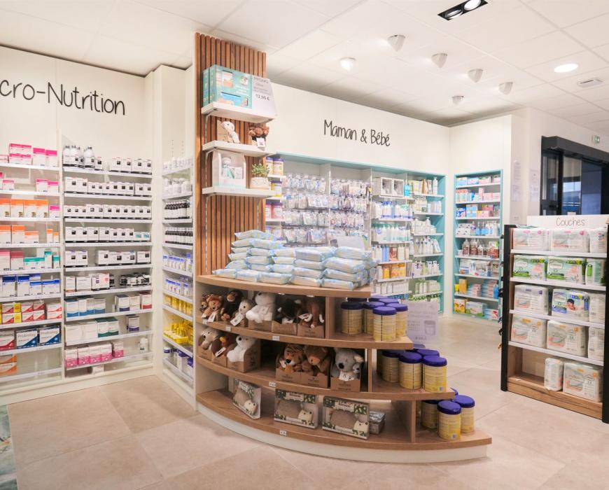 création mobilier transfert réagencement agencement aménagement relooking bois métal espace enfant maman bébé beauté univers nature soins bio espaces confidentiels cabine essayage vaccination pharmacie officine surface de vente espace d'attente back office herboristerie tisanerie aromathérapie mad orthopédie comptoir linéaires décoration travaux sur-mesure fabrication française made in france coiffure optique JBCC jbcc agenceur 