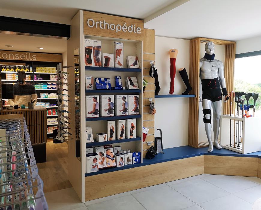 réagencement agrandissement relooking pharmacie bois blanc noir comptoir ecran de protection jbcc agenceur transfert creation relooking pharmacie magasin d'optique de coiffure et surfaces de vente