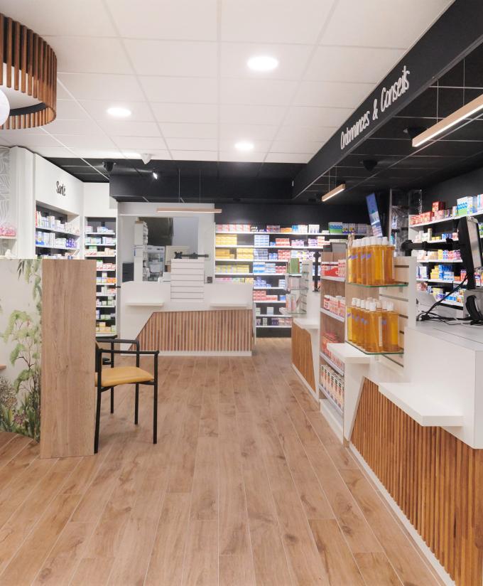 création mobilier transfert réagencement agencement aménagement relooking bois métal espace enfant maman bébé beauté univers nature soins bio espaces confidentiels cabine essayage vaccination pharmacie officine surface de vente espace d'attente back office herboristerie tisanerie aromathérapie mad orthopédie comptoir linéaires décoration travaux sur-mesure fabrication française made in france coiffure optique JBCC jbcc agenceur 