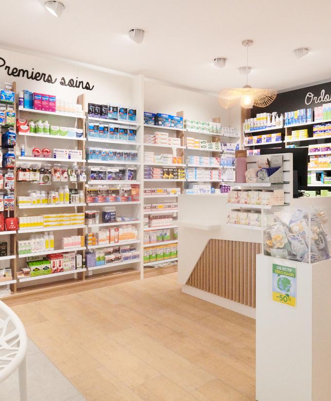 création mobilier transfert aménagement réagencement agencement aménagement relooking bois métal espace enfant maman bébé beauté nature soins bio espaces confidentiels cabine essayage vaccination pharmacie officine surface de vente espace d'attente back office orthopédie comptoir linéaires décoration travaux jbcc agenceur jbcc agencement