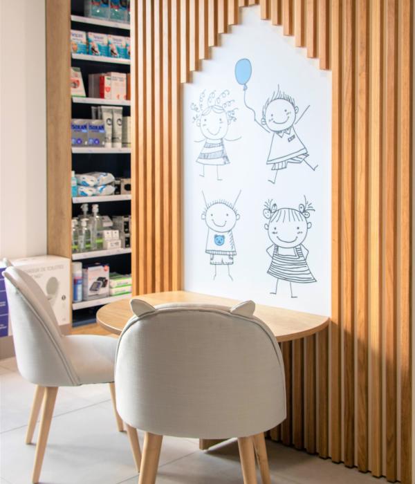 agencement aménagement réagencement relooking transfert création pharmacie officine surface de vente espace d'attente back office espace maman bébé beauté herboristerie tisanerie aromathérapie soins bio nature mad cabine vaccination orthopédie mobilier comptoir linéaires décoration travaux fabrication française agenceur. Découvrez nos réalisations ici https://www.jbcc-agenceur.com/nos-realisations