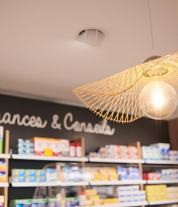 création mobilier transfert aménagement réagencement agencement aménagement relooking bois métal espace enfant maman bébé beauté nature soins bio espaces confidentiels cabine essayage vaccination pharmacie officine surface de vente espace d'attente back office orthopédie comptoir linéaires décoration travaux jbcc agenceur jbcc agencement