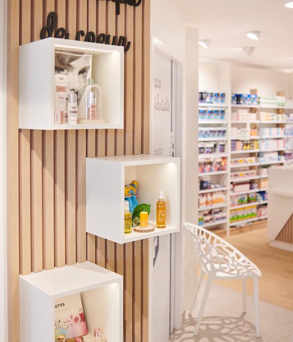 création mobilier transfert aménagement réagencement agencement aménagement relooking bois métal espace enfant maman bébé beauté nature soins bio espaces confidentiels cabine essayage vaccination pharmacie officine surface de vente espace d'attente back office orthopédie comptoir linéaires décoration travaux jbcc agenceur jbcc agencement