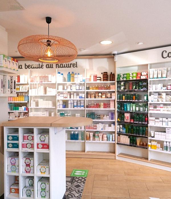 création mobilier transfert aménagement réagencement agencement aménagement relooking bois métal espace enfant maman bébé beauté nature soins bio espaces confidentiels cabine essayage vaccination pharmacie officine surface de vente espace d'attente back office orthopédie comptoir linéaires décoration travaux jbcc agenceur jbcc agencement
