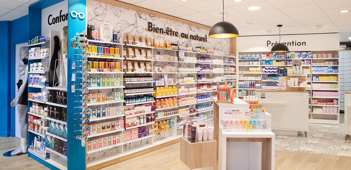 Espace orthopédie et MAD : aménagement PMR avec mobilier modulaire et cabine d'essayage pour le maintien à domicile et matériel médical.