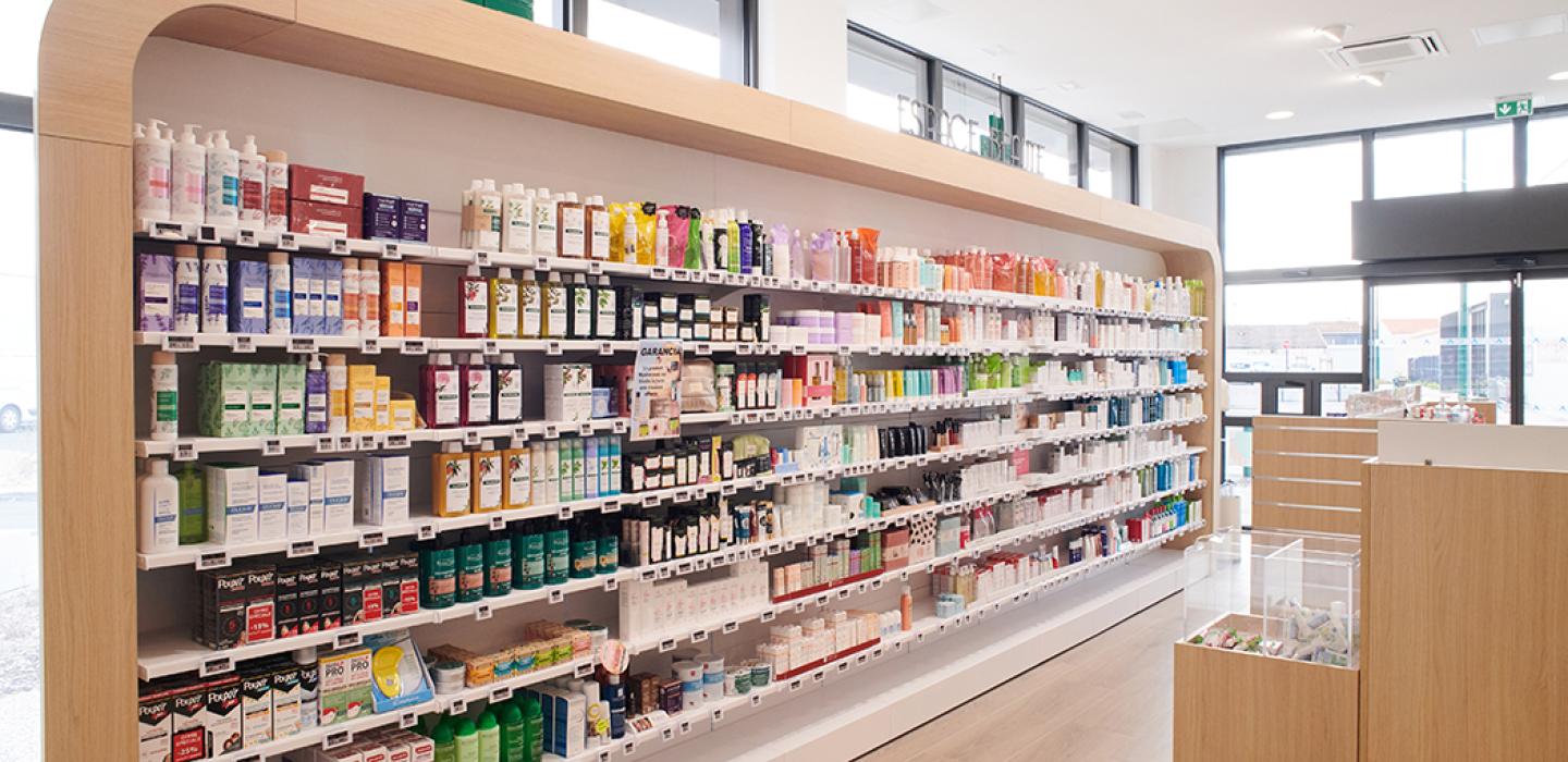 création mobilier transfert aménagement réagencement agencement relooking bois métal espace enfant maman bébé beauté nature soins bio espaces confidentiels cabine essayage vaccination pharmacie officine surface de vente espace d'attente back office orthopédie comptoir linéaires décoration travaux jbcc agenceur jbcc agencement