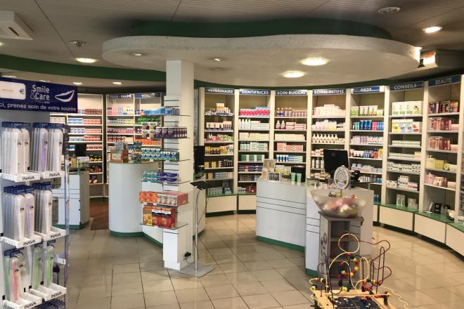 création mobilier transfert réagencement agencement aménagement relooking bois métal espace enfant maman bébé beauté univers nature soins bio espaces confidentiels cabine essayage vaccination pharmacie officine surface de vente espace d'attente back office herboristerie tisanerie aromathérapie mad orthopédie comptoir linéaires décoration travaux sur-mesure fabrication française made in france coiffure optique JBCC jbcc agenceur 