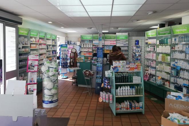 relooking agrandissement pharmacie création agencement transfert jbcc agenceur made in France