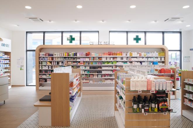 création mobilier transfert aménagement réagencement agencement relooking bois métal espace enfant maman bébé beauté nature soins bio espaces confidentiels cabine essayage vaccination pharmacie officine surface de vente espace d'attente back office orthopédie comptoir linéaires décoration travaux jbcc agenceur jbcc agencement