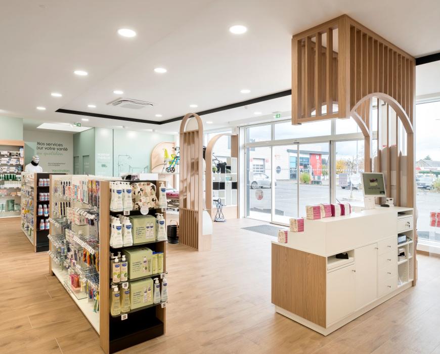 linéaires de pharmacie, décoration intérieure, travaux en pharmacie, JBCC Agenceur, JBCC Agencement, agencement de pharmacie, design de pharmacie, mobilier de pharmacie, architecture commerciale, pharmacie moderne, conception de pharmacie, aménagement de pharmacie, bois écologique, Made in France, Sautron, pharmacie Nantes, mobilier sur mesure, pharmacie France, agencement professionnel, innovation en pharmacie, équipe professionnelle, expert en agencement, projet de pharmacie, fabrication française