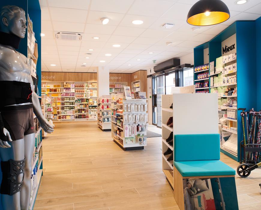 Aménagement autonomie seniors : mobilier ergonomique pour l'espace "Mieux vivre à la maison" facilitant l'accessibilité.