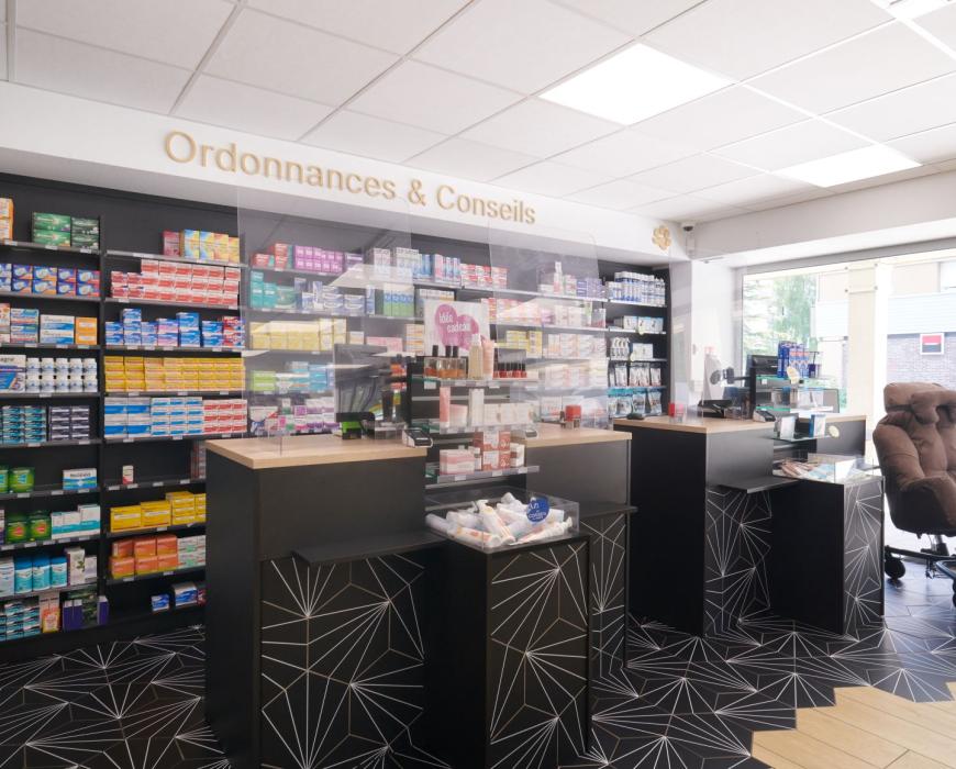 relooking agrandissement pharmacie création agencement transfert jbcc agenceur made in France