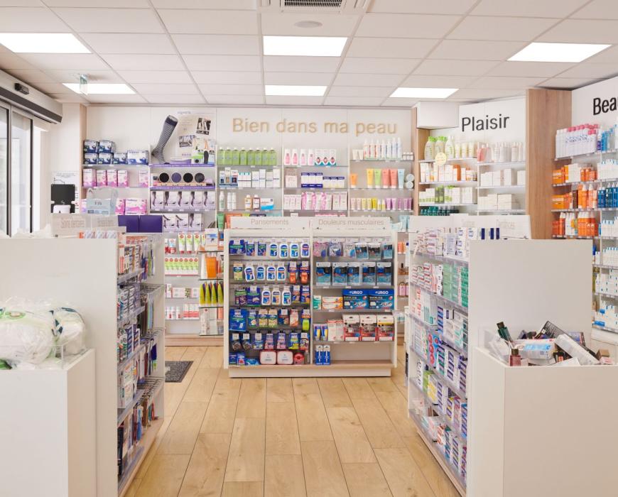 relooking agrandissement pharmacie création agencement transfert jbcc agenceur made in France