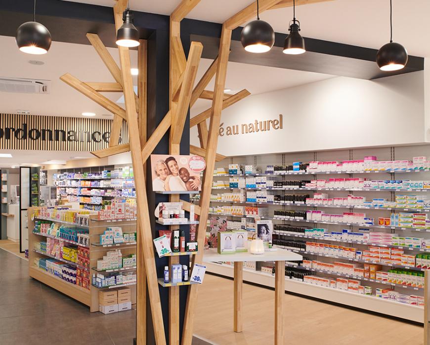 linéaires de pharmacie, décoration intérieure, travaux en pharmacie, JBCC Agenceur, JBCC Agencement, agencement de pharmacie, design de pharmacie, mobilier de pharmacie, architecture commerciale, pharmacie moderne, conception de pharmacie, aménagement de pharmacie, bois écologique, Made in France, Sautron, pharmacie Nantes, mobilier sur mesure, pharmacie 2024, agencement professionnel, innovation en pharmacie, équipe professionnelle, expert en agencement, projet de pharmacie, fabrication française