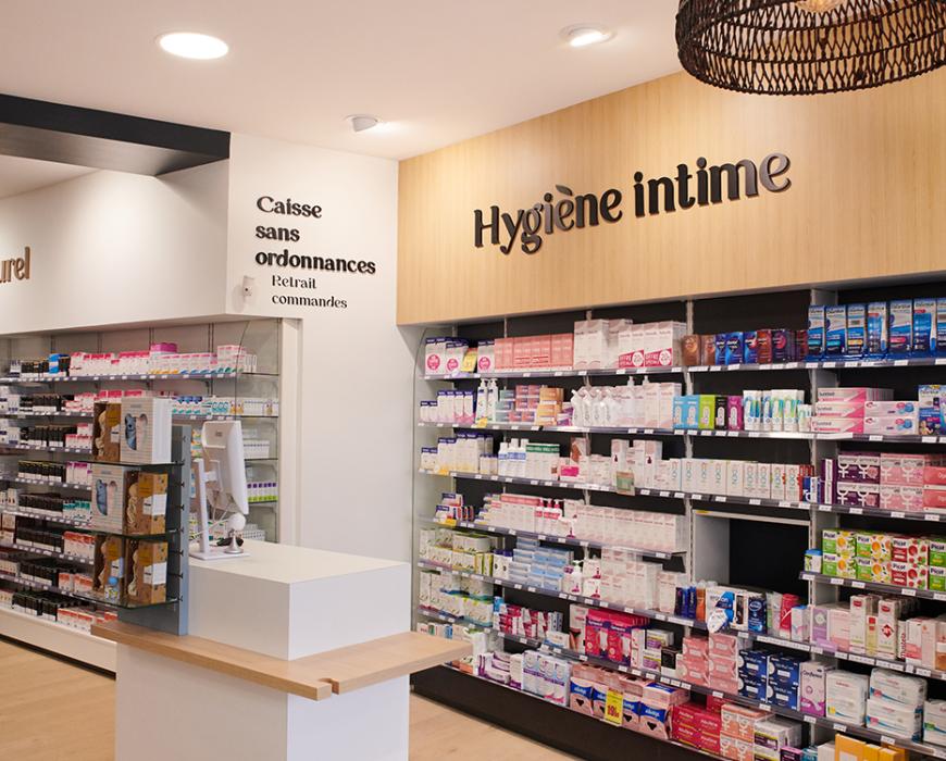 linéaires de pharmacie, décoration intérieure, travaux en pharmacie, JBCC Agenceur, JBCC Agencement, agencement de pharmacie, design de pharmacie, mobilier de pharmacie, architecture commerciale, pharmacie moderne, conception de pharmacie, aménagement de pharmacie, bois écologique, Made in France, Sautron, pharmacie Nantes, mobilier sur mesure, pharmacie 2024, agencement professionnel, innovation en pharmacie, équipe professionnelle, expert en agencement, projet de pharmacie, fabrication française