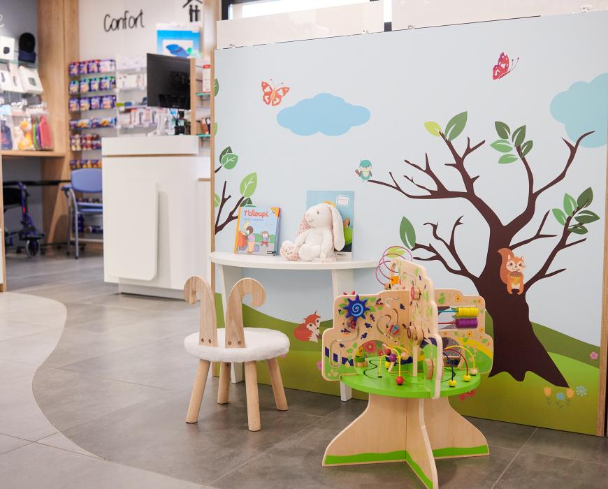 création mobilier transfert aménagement réagencement agencement aménagement relooking bois métal espace enfant maman bébé beauté nature soins bio espaces confidentiels cabine essayage vaccination pharmacie officine surface de vente espace d'attente back office orthopédie comptoir linéaires décoration travaux jbcc agenceur jbcc agencement
