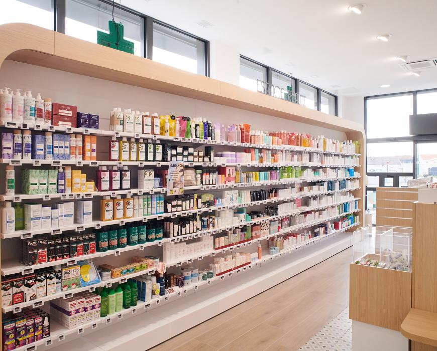 création mobilier transfert aménagement réagencement agencement relooking bois métal espace enfant maman bébé beauté nature soins bio espaces confidentiels cabine essayage vaccination pharmacie officine surface de vente espace d'attente back office orthopédie comptoir linéaires décoration travaux jbcc agenceur jbcc agencement