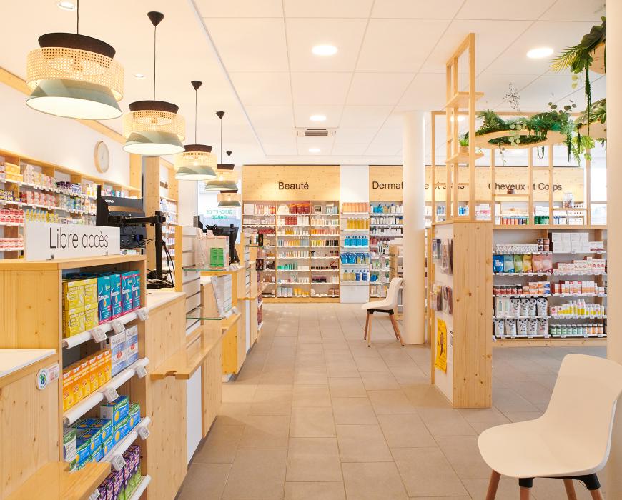mobilier gamme éco sourcée norme sensibilité environnementale agencement durable matériaux éco-sourcés recyclables et recyclés produits locaux circuits courts création mobilier transfert aménagement réagencement agencement aménagement relooking bois métal espace enfant maman bébé beauté nature soins bio espaces confidentiels cabine essayage vaccination pharmacie officine surface de vente espace d'attente back office orthopédie comptoir linéaires décoration travaux jbcc agenceur jbcc agencement