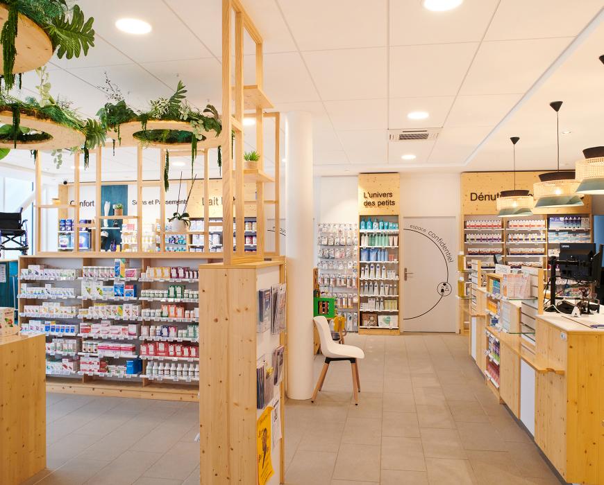 mobilier gamme éco sourcée norme sensibilité environnementale agencement durable matériaux éco-sourcés recyclables et recyclés produits locaux circuits courts création mobilier transfert aménagement réagencement agencement aménagement relooking bois métal espace enfant maman bébé beauté nature soins bio espaces confidentiels cabine essayage vaccination pharmacie officine surface de vente espace d'attente back office orthopédie comptoir linéaires décoration travaux jbcc agenceur jbcc agencement