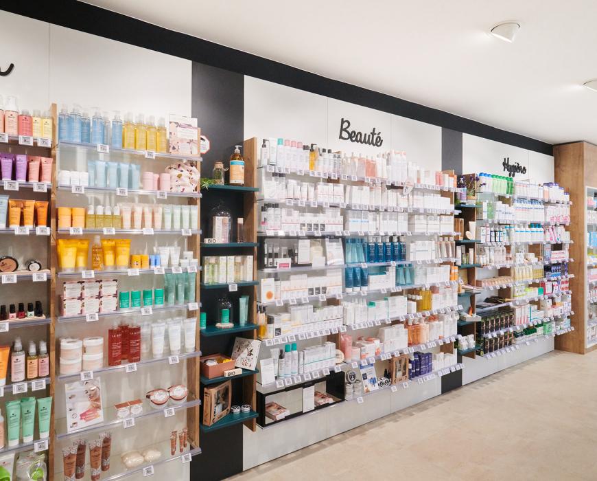 meubles sur mesure pharmacie agencement jbcc moderne tendance coloré