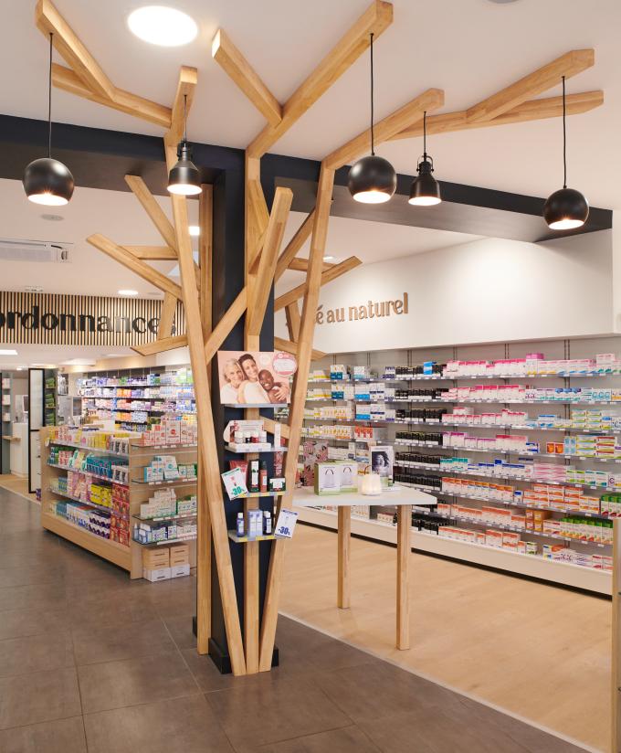 linéaires de pharmacie, décoration intérieure, travaux en pharmacie, JBCC Agenceur, JBCC Agencement, agencement de pharmacie, design de pharmacie, mobilier de pharmacie, architecture commerciale, pharmacie moderne, conception de pharmacie, aménagement de pharmacie, bois écologique, Made in France, Sautron, pharmacie Nantes, mobilier sur mesure, pharmacie 2024, agencement professionnel, innovation en pharmacie, équipe professionnelle, expert en agencement, projet de pharmacie, fabrication française