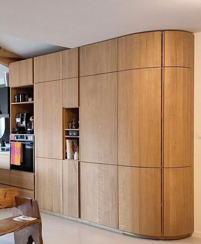 ECOLOGIE DESIGN est concepteur et fabricant de mobilier sur mesure en bois massif certifié. Nous travaillons sur toute la France et pays limitrophes Nous répondons à toutes les demandes de particuliers ou professionnels concernant des projets de cuisine, meubles SDB, plans de travail, meubles spécifiques etc.