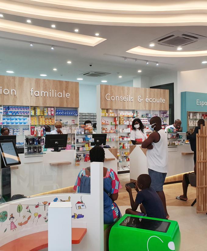 Fort de notre position de leader en France dans l'agencement de pharmacies, et reconnu pour notre expertise en merchandising et la qualité de notre mobilier, JBCC a étendu son rayonnement en Afrique. JBCC Afrique s'engage à apporter son savoir-faire et ses solutions d'agencement sur mesure, spécifiquement adaptées aux exigences du marché africain, en particulier en Afrique de l'Ouest. 