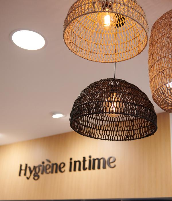 linéaires de pharmacie, décoration intérieure, travaux en pharmacie, JBCC Agenceur, JBCC Agencement, agencement de pharmacie, design de pharmacie, mobilier de pharmacie, architecture commerciale, pharmacie moderne, conception de pharmacie, aménagement de pharmacie, bois écologique, Made in France, Sautron, pharmacie Nantes, mobilier sur mesure, pharmacie 2024, agencement professionnel, innovation en pharmacie, équipe professionnelle, expert en agencement, projet de pharmacie, fabrication française