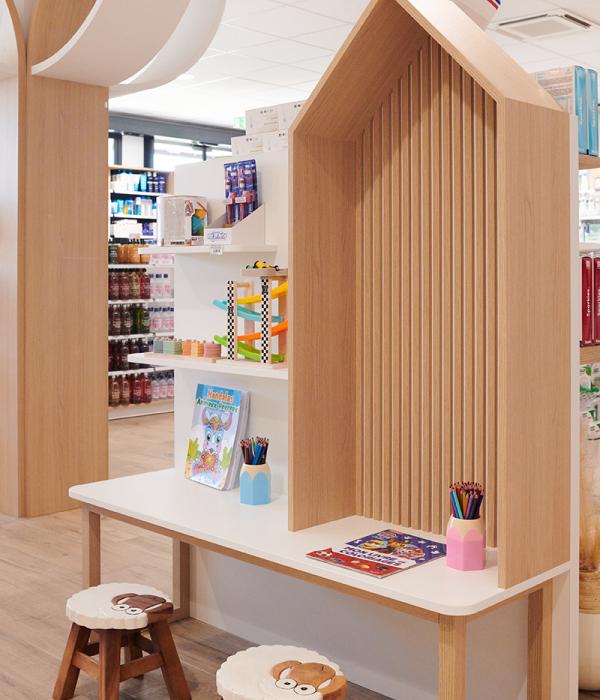 MobilierEcoSourcé NormesEnvironnementales SensibilitéEnvironnementale AgencementDurable MatériauxRecyclables ProduitsLocaux CircuitsCourts CréationMobilier TransfertAménagement Réagencement RelookingPharmacie MobilierBois MobilierMétal EspaceEnfant EspaceMamanBébé BeautéNature SoinsBio EspacesConfidentiels CabineDessayage VaccinationPharmacie OfficinePharmacie SurfaceDeVente EspaceDAttente BackOffice Orthopédie ComptoirPharmacie LinérairesPharmacie DécorationIntérieure TravauxPharmacie JBCCAgenceur JBCCAgen