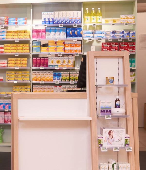 Transfert réagencement pharmacie création agencement relooking mobilier modulaire bois metal espace enfant univers espaces confidentiels essayage vaccination jbcc agenceur made in France