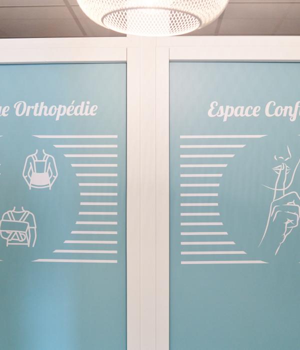 Espaces Orthopédie et Confidentiel, signalétique porte cabine