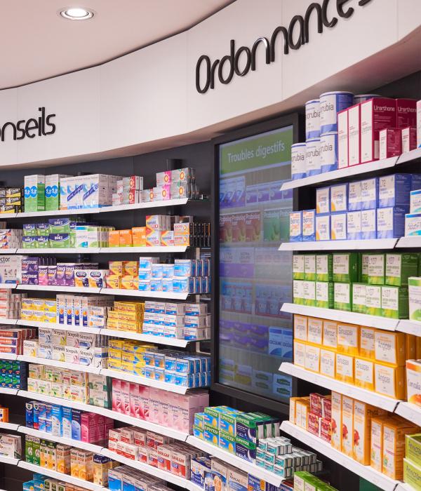 agencement pharmacie écran