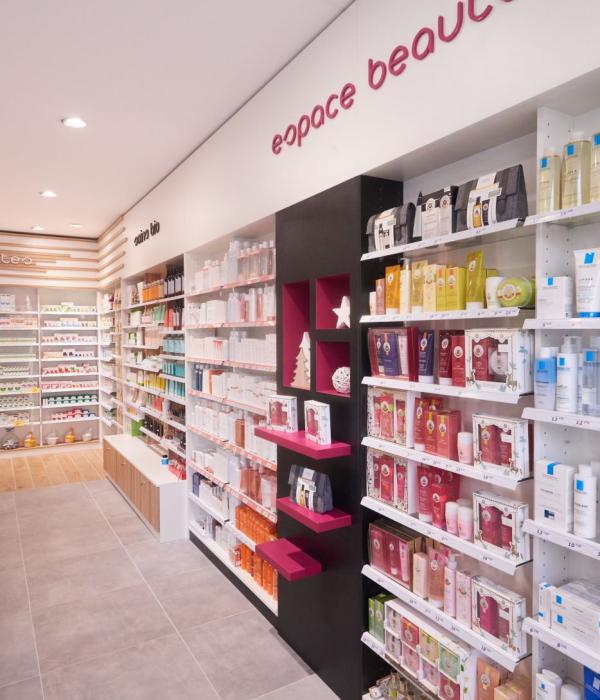 création mobilier transfert réagencement agencement aménagement relooking bois métal espace enfant maman bébé beauté univers nature soins bio espaces confidentiels cabine essayage vaccination pharmacie officine surface de vente espace d'attente back office herboristerie tisanerie aromathérapie mad orthopédie comptoir linéaires décoration travaux sur-mesure fabrication française made in france coiffure optique JBCC jbcc agenceur 
